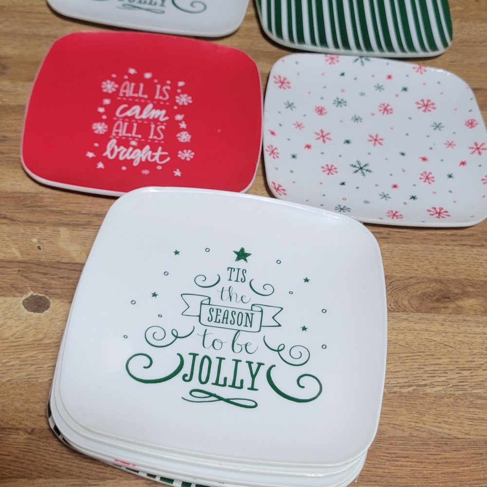 Festive Holiday Plate Set - Green and Red 6" Thick Plastic 15 plates
